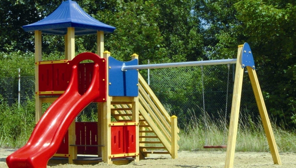 Der Spielplatz, .... er kommt !